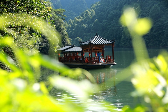 Zhangjiajie Baofeng Lake is restored after the storm