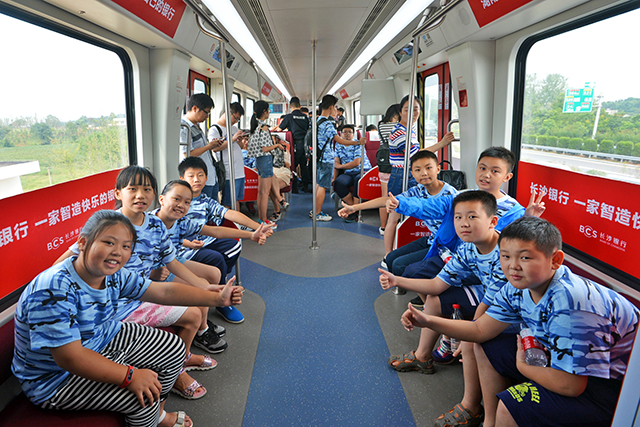 Pupils Experience Changsha Maglev Train