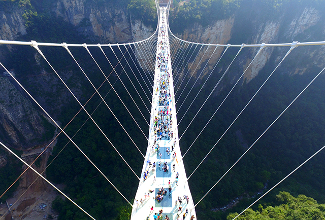 Zhangjiajie Grand Canyon Glass Bridge Starts Trial Operation