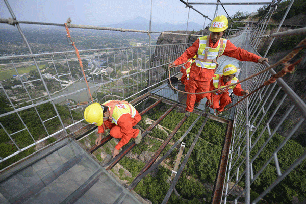 Shiniu Village Glass Skywalk Renovated to Greet National Day