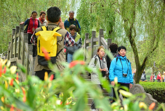 ZJJ Beautiful Autumn Scenery in Huanglong hole ecological square