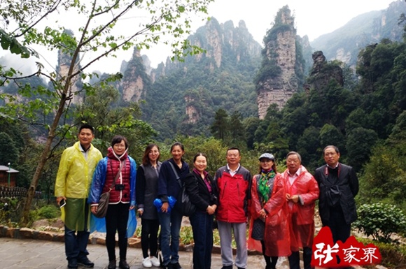 12 European Chinese Media walk into Zhangjiajie