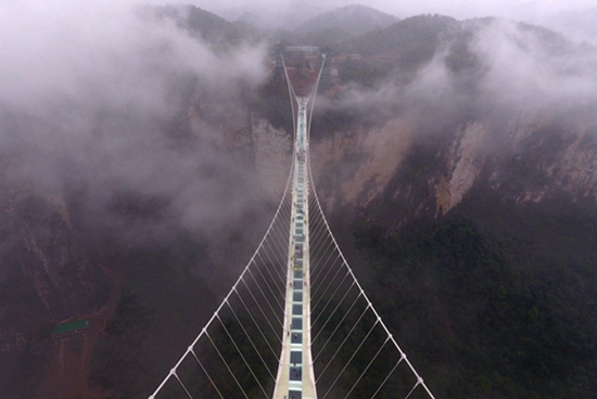 Zhangjiajie Grand Canyon Glass Bridge walks in the clouds
