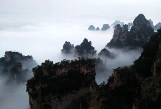 Drunken Yangjiajie “The Natural Great Wall” shows a sea of clouds in winter