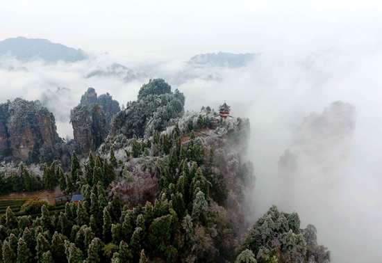 Huangshi village's clouds, ice and snow make the awaken of spring