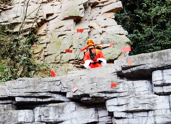 Zhangjiajie Dragon Ladder waves “Red Rain”