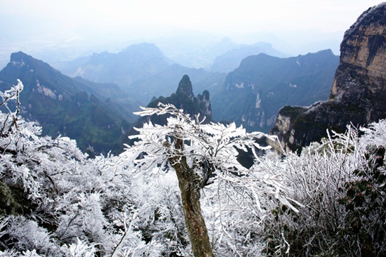Zhangjiaje Tianmen Mountain Ice scenery