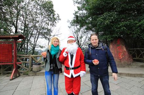 Santa Claus shows in Zhangjiajie Dragon Ladder