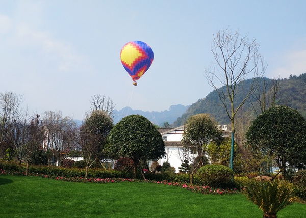 Hot-air balloon experience tour in Zhangjiajie