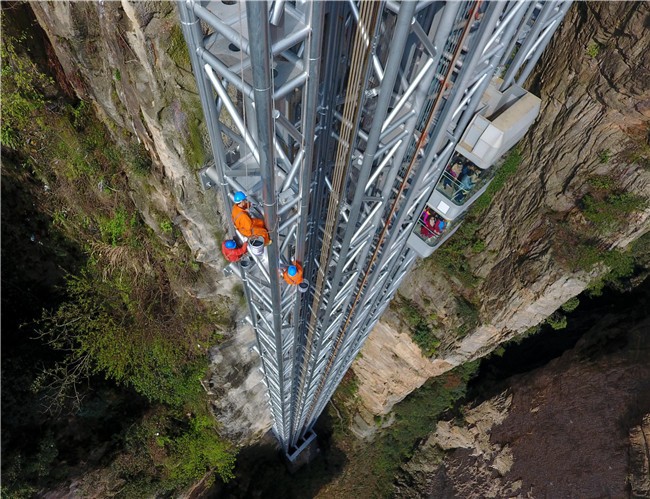 Zhangjiajie Scenic Areas Safety Facilities Inspected Before May Day