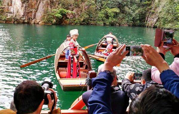 60 “News Eyes” focused on Zhangjiajie Baofeng Lake