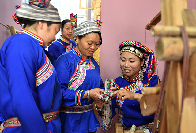 Hunan Miao Embroidery Techniques Promoted