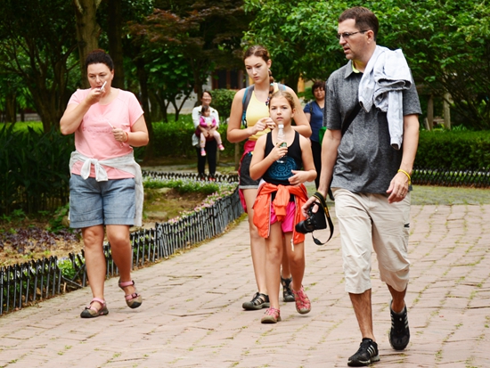 Chinese and Foreign Tourists were intoxicated in Huanglong scenic area