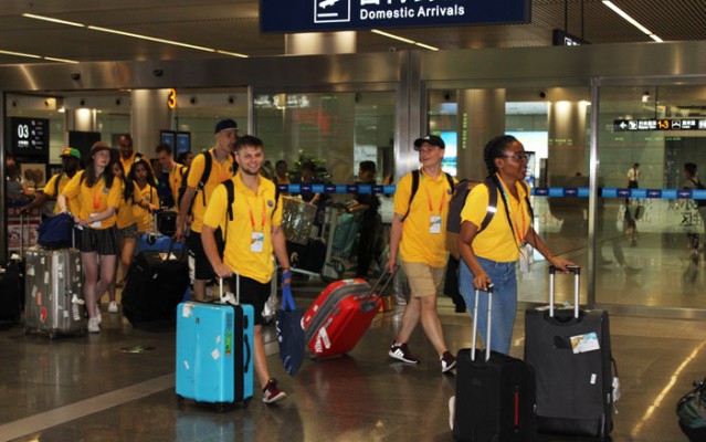 16th &quot;Chinese Bridge&quot; Contestants Arrive in Changsha