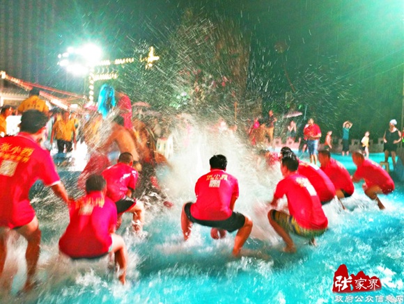 Zhangjiajie Songkran Festival held in Wanfu Hot Spring
