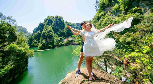 Zhangjiajie was selected in China's Top-ten love scenic spots