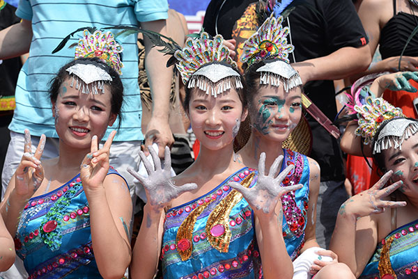 Zhangjiajie folk cultural activities staged touching mud festival