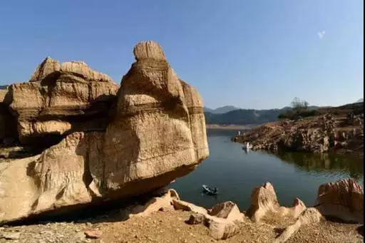 Zhangjiajie Hongshilin National Rock Desert Park will soon be available