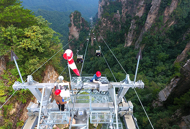 Zhangjiajie Security Inspections Ensure Safe Golden Week Holiday