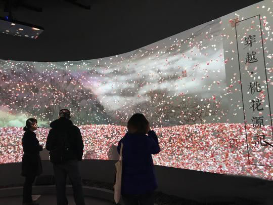 Foreign Journalists’ &quot;Time Travel&quot; in Taohuayuan