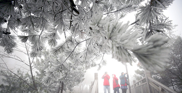 Amazing Winter Scene in Zhangjiajie Tianzishan
