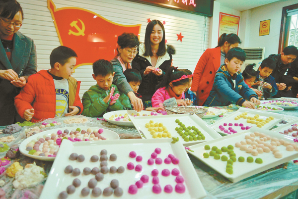 Colorful Sweet Dumplings Made to Mark Lantern Festival