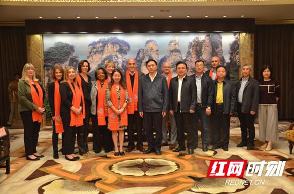 Mr. Ouyang Bin met with Holocaust Memorial Hall's delegation