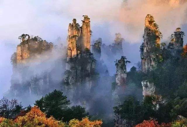 When is the rainy season in Zhangjiajie?