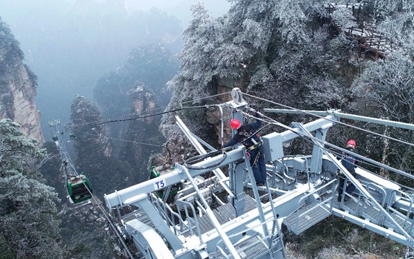 Does it snow in winter in Zhangjiajie?