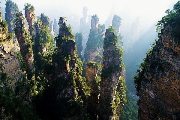 Are there direct buses from Guilin to Zhangjiajie?