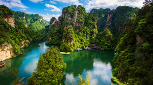 How do you arrive in Zhangjiajie from ChongQing?