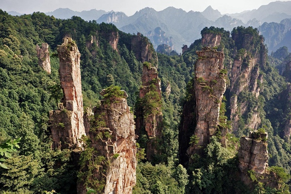 Is there a train from Chengdu to Zhangjiajie?