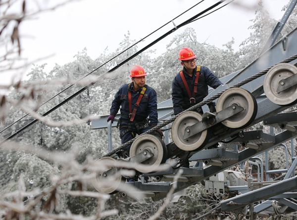 Is Zhangjiajie accessible in winter?