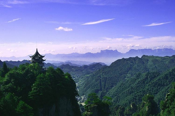 What is the weather temperature in mid october in Zhangjiajie?