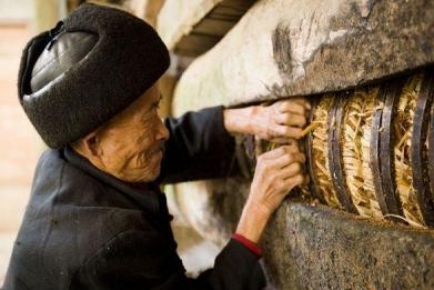 Zhangjiajie old method of producing vegetable oil[Photo-step process]