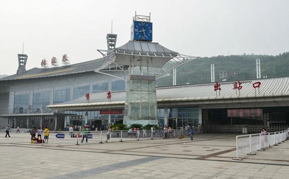 High-speed Train from Changsha to Zhangjiajie