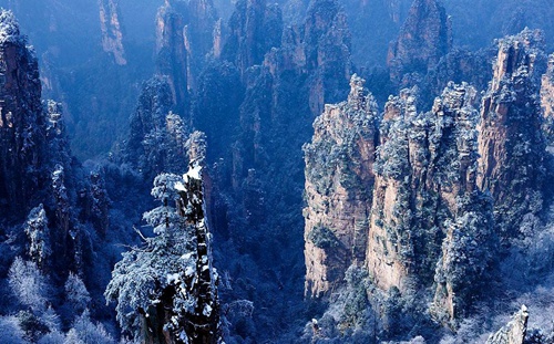 Are the scenic spots of Zhangjiajie accessible in winter?