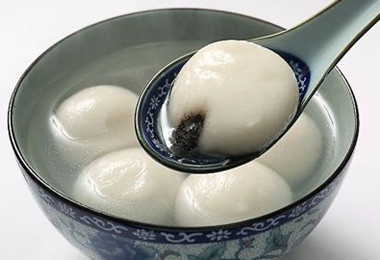What's the difference between Tangyuan and Yuanxiao?