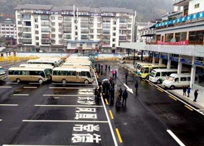 How far to Zhangjiajie bus station from Wulingyuan?