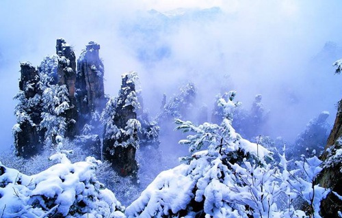 Does it snow in winter in Zhangjiajie?