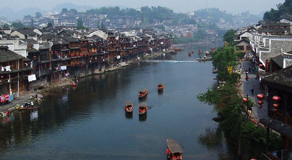 The Landscape of auspiciousness and beauty-Fenghuang