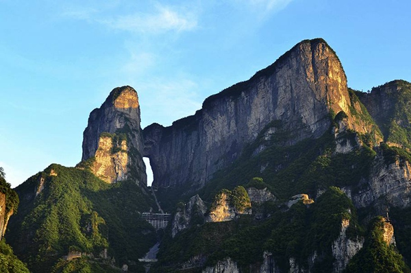 Form Zhangjiajie city to Yichang airport
