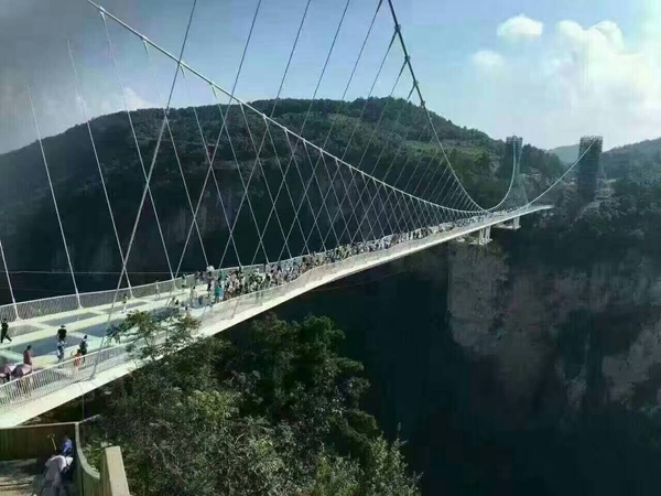 What is the best way to travel by bus from Jingzhou to Zhangjiajie?