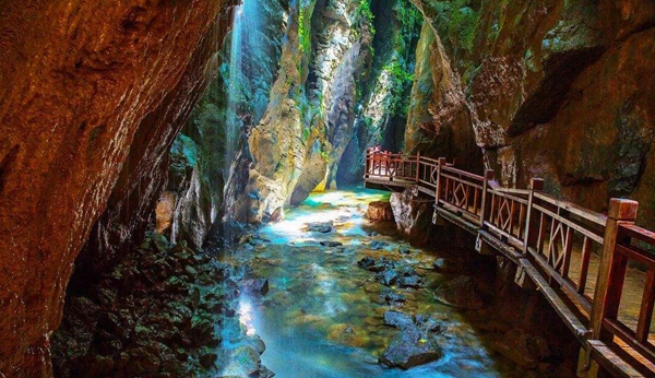 2N3D Private tour for Zhangjiajie Avatar Park + Chaoyang Ground Canyon