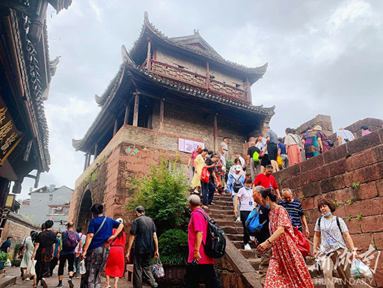 Fenghuang Ancient Town Sees Summer Travel Boom