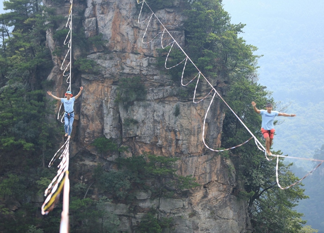 Frenchman Gerard Benoit wins tightrope-walking competition in Zhangjiajie