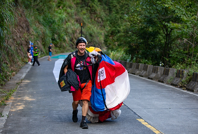 Yahor Arlou wins wingsuit flying championship in Zhangjiajie