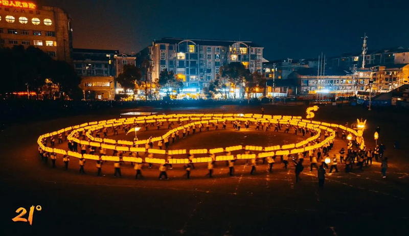 Banban Dragon Lantern celebrate Women's Day in Zhangjiajie