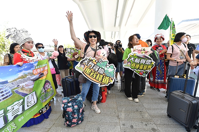 Hong Kong West Kowloon to Zhangjiajiexi's direct high-speed rail is opened
