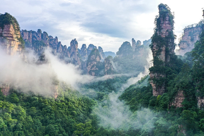 Zhangjiajie National Forest Park emerges after rain like a fairyland and in all 
